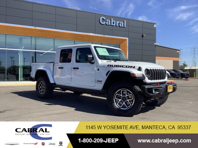 Bright White Clearcoat 2026 Jeep Gladiator Pickup Truck Four-Wheel Drive 8-Speed Automatic