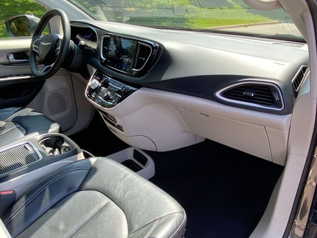 2022 Chrysler Pacifica Touring L 27