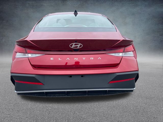 2024 Hyundai Elantra SE 4