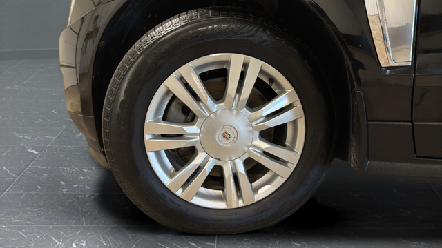 Used 2015  Cadillac Luxury image 35