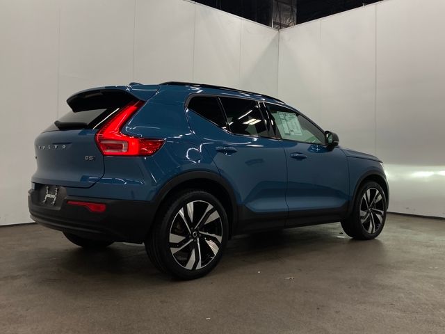 2023 Volvo XC40 B5 Plus Dark Theme