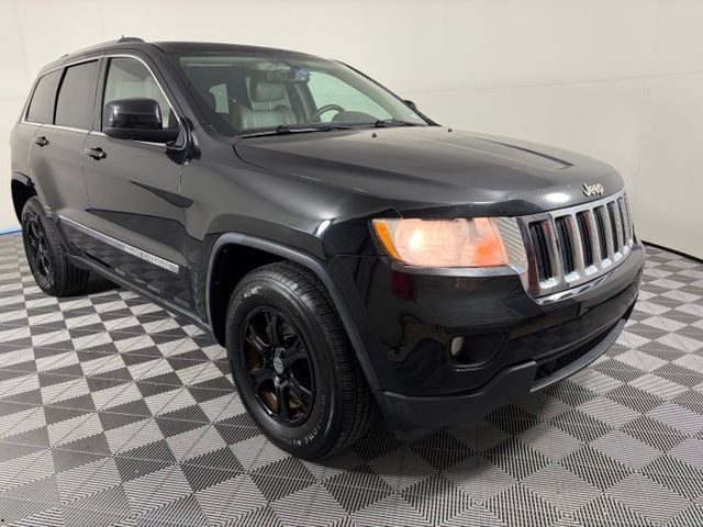 Brilliant Black Crystal Pearl 2013 Jeep Grand Cherokee SUV / Crossover 4X2 5-Speed Automatic
