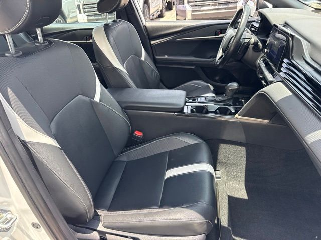 2025 Toyota Camry SE - Photo 21