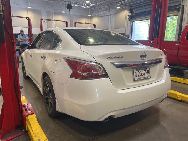 2015 Pearl White Nissan Altima 2.5 S FWD Sedan