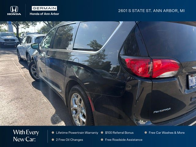Used 2019 Brilliant Black Crystal Pearlcoat Chrysler Limited image 15