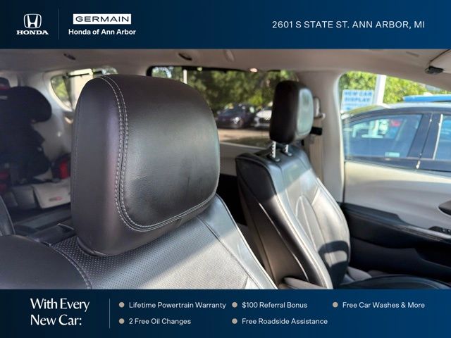 Used 2019 Brilliant Black Crystal Pearlcoat Chrysler Limited image 6