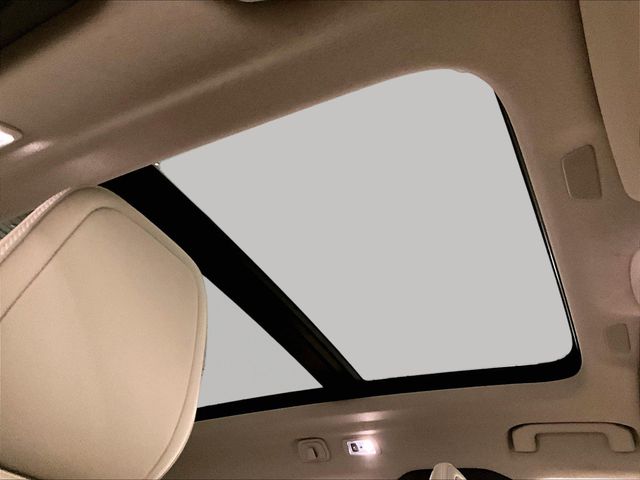 2021 Volvo XC40 T5 Inscription White at Sutliff Volkswagen