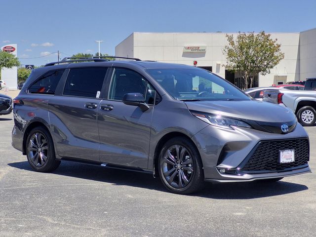 Magnetic Gray Metallic 2025 Toyota Sienna Minivan Front-Wheel Drive Continuously Variable Transmission
