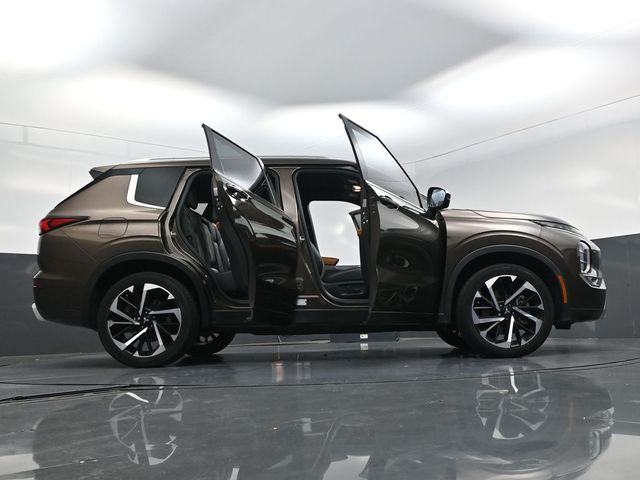 2022 Mitsubishi Outlander SEL Brown at North Houston Mitsubishi