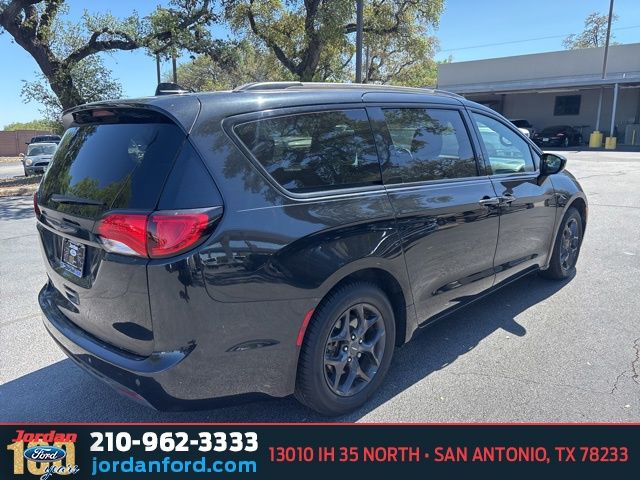 Used Car 2020 Chrysler Pacifica  Touring L For Sale Under $20,000 In San Antonio, Texas