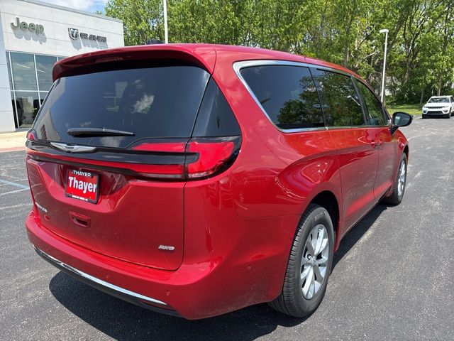 New 2025 Chrysler Pacifica Select 4D Passenger Van