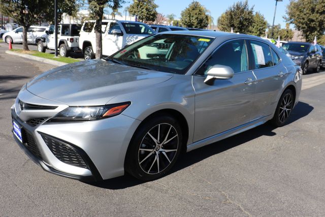 2022 Toyota Camry SE 3