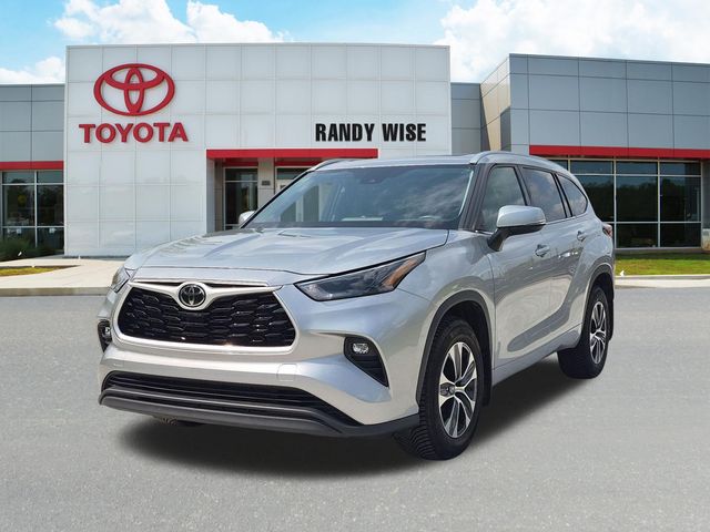 2022 Toyota Highlander - Image 1