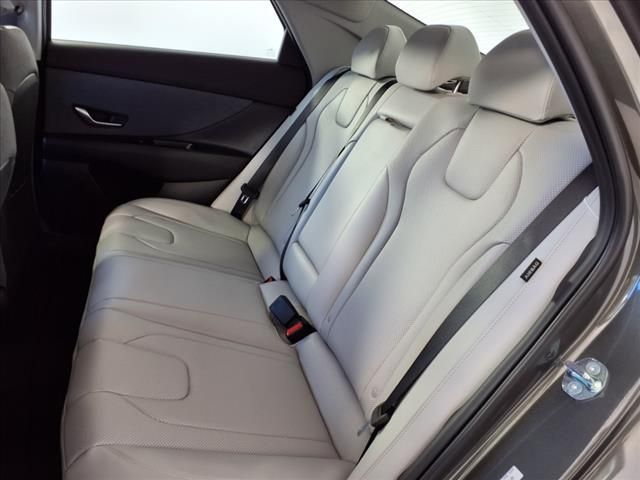 2025 Hyundai Elantra Limited photo