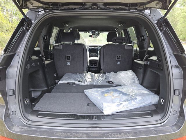 2026 Jeep Grand Cherokee L Laredo 4x2