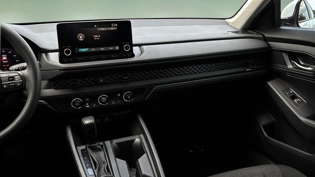 Used 2024  Honda LX image 24