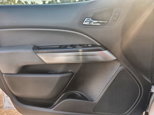 Used 2016 Summit White Chevrolet LT image 27