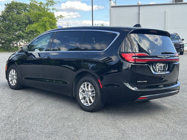 Used 2025 Black Chrysler Select image 11