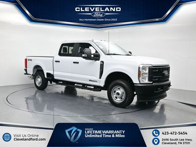 Oxford White 2026 Ford F-250 Super Duty Pickup Truck Four-Wheel Drive Automatic