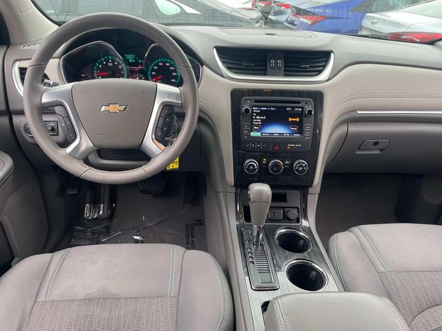 2017 Chevrolet Traverse LT 13