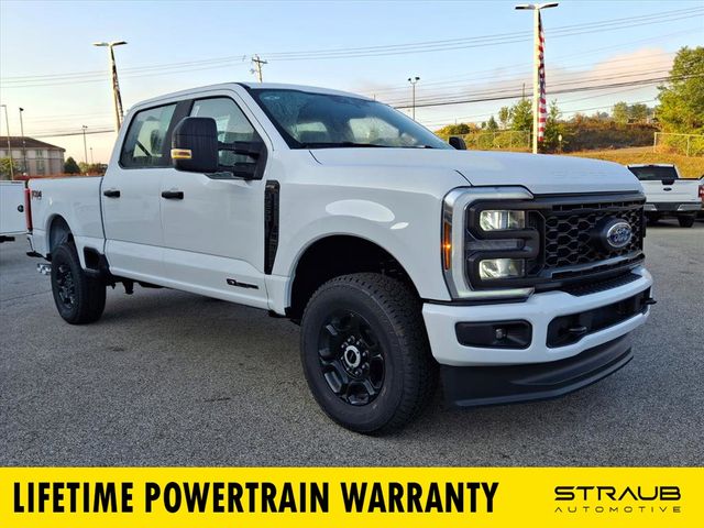 Oxford White 2026 Ford F-250 Super Duty Pickup Truck Four-Wheel Drive Automatic