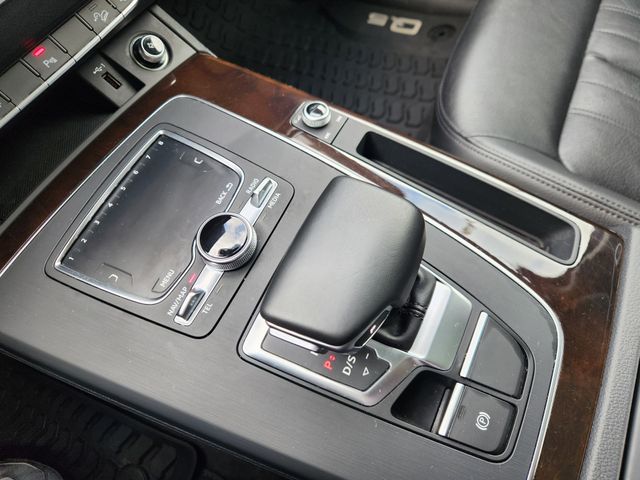 2018 Audi Q5 2.0T Black at Autostrade