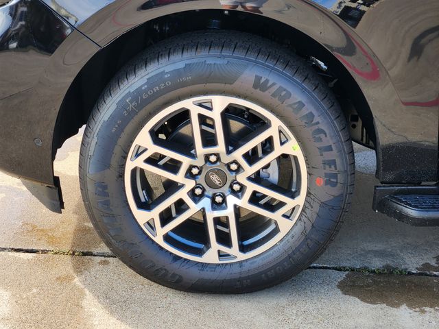 2025 Ford Expedition Base photo 4