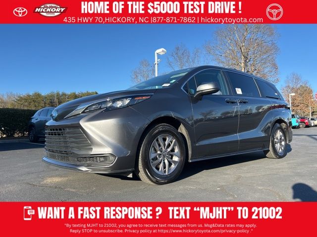 2025 Toyota Sienna LE 8-Passenger AWD