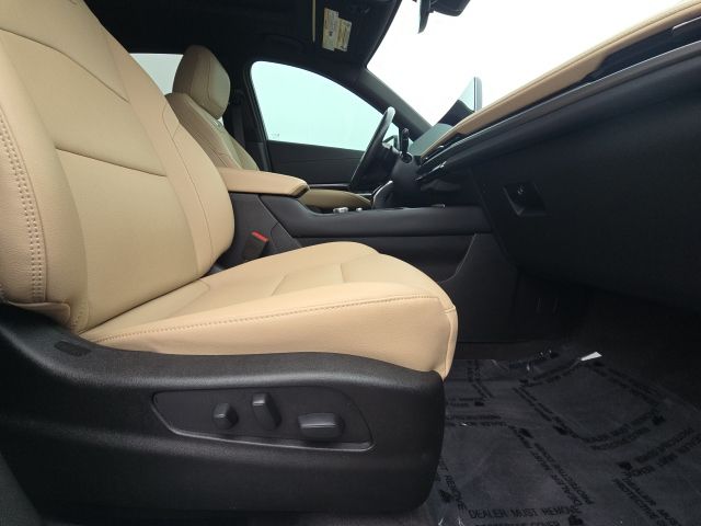 2024 Cadillac XT4 Luxury:C02545