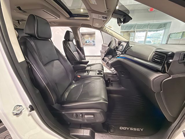 2025 Honda Odyssey Elite White at Superior Honda