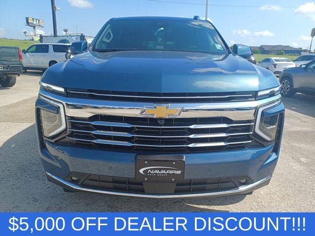 2026 Chevrolet Suburban LT — photo 2