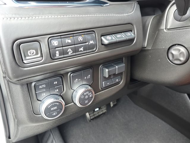 2023 GMC Yukon Denali Ultimate:C02667