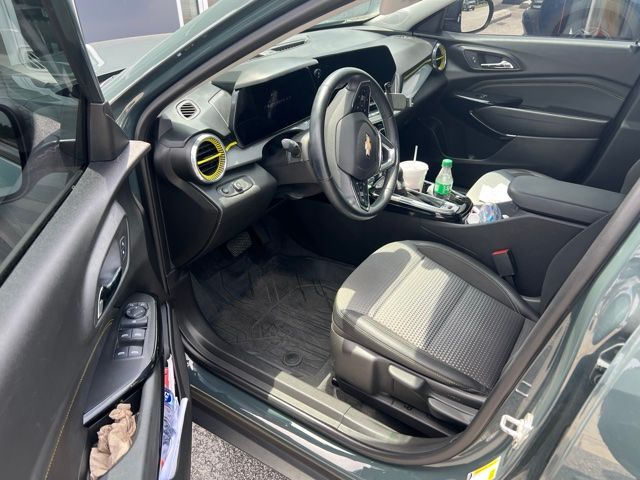 Used 2025 Chevrolet Trax SUV