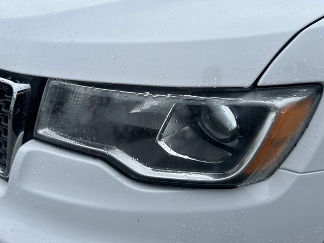 2020 Jeep Grand Cherokee - Image 10