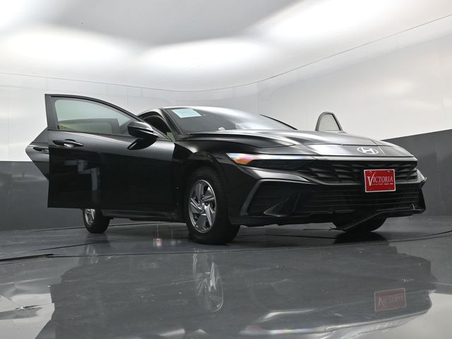 2024 Hyundai Elantra SE Black at DeMontrond Auto Country
