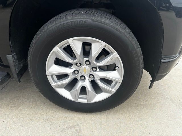 Used 2022 Black Chevrolet Custom image 15