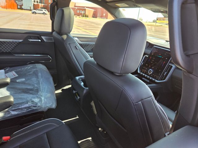 2025 GMC Acadia AWD Denali