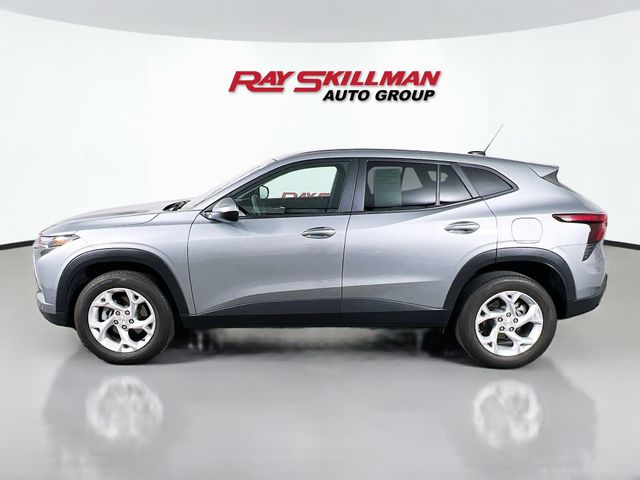 Used 2025 Gray Chevrolet LS image 4