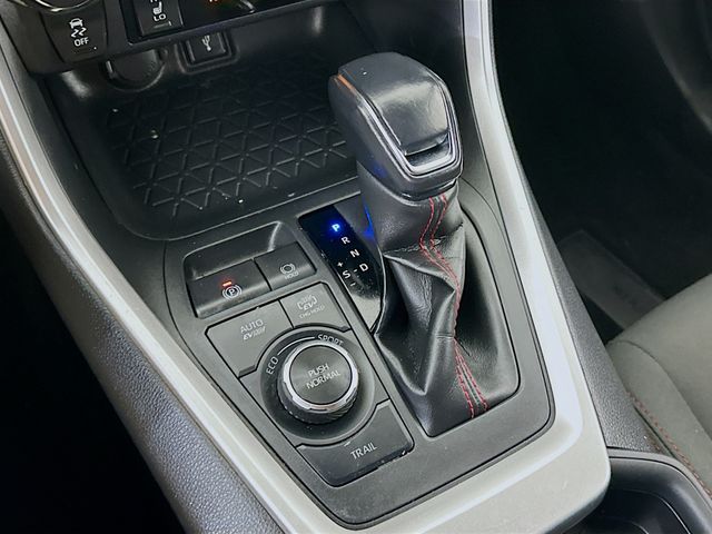 2021 Toyota RAV4 SE - Photo 17