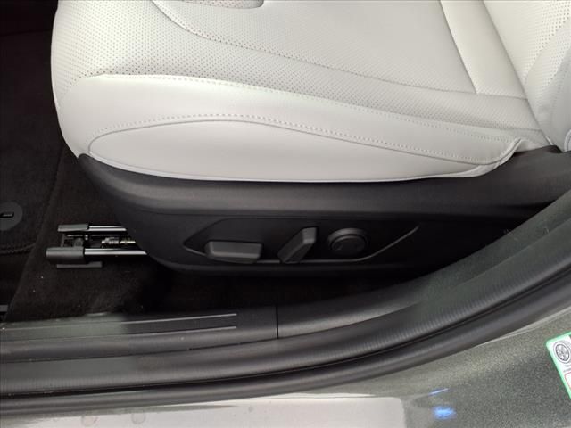 2025 Hyundai Elantra Limited photo