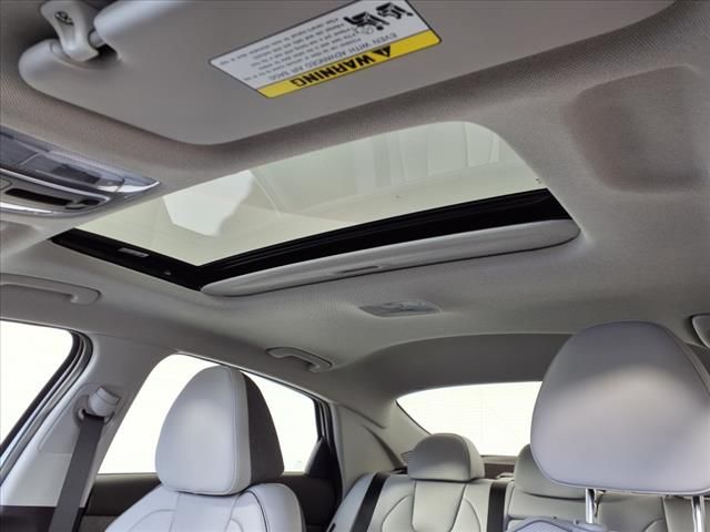 2025 Hyundai Elantra Limited photo