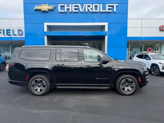 Diamond Black Crystal Pearlcoat 2023 Jeep Wagoneer L SUV / Crossover Four-Wheel Drive 8-Speed Automatic