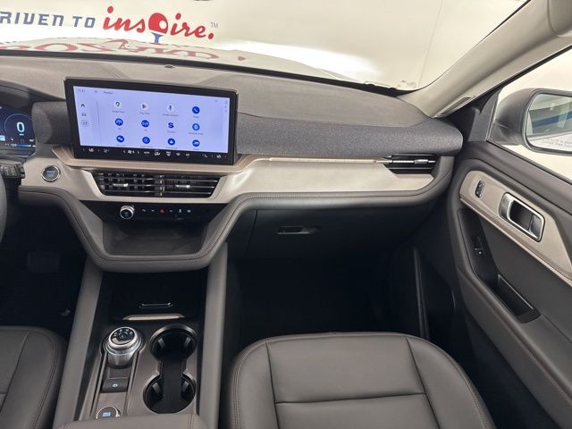 2025 Space White Metallic Ford Explorer Active RWD SUV