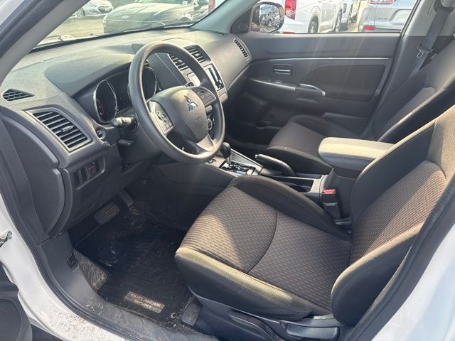 Used 2019 Pearl White Mitsubishi 2.0 ES image 10