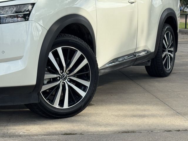 2024 Nissan Pathfinder Platinum White at Genesis of Spring