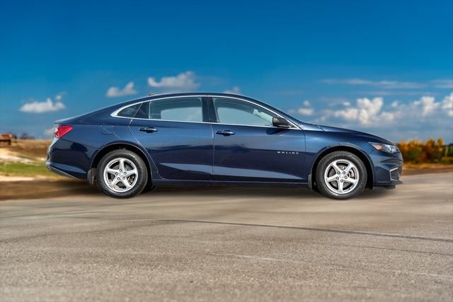 2016 Chevrolet Malibu LS 8