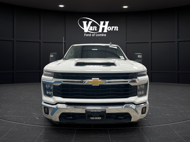 Used 2025 Summit White Chevrolet LT image 2
