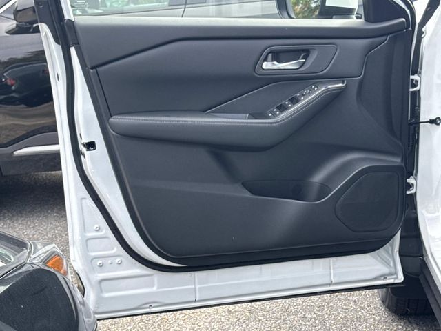 2026 Nissan Rogue SV - Photo 8