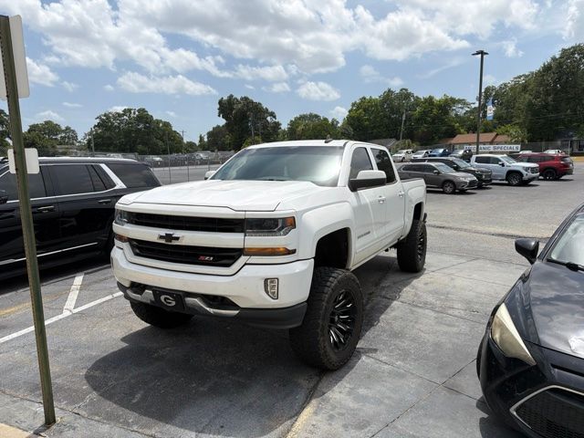 Summit White 2018 Chevrolet Silverado 1500 Pickup Truck Four-Wheel Drive 6-Speed Automatic Overdrive