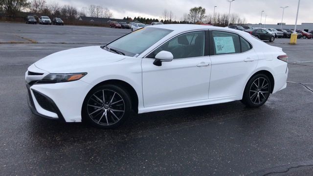 2022 Toyota Camry SE 4